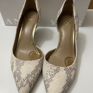 Ann Taylor Cream Snakeskin Mari Dogsay Heels women size 6.5 retail $138
